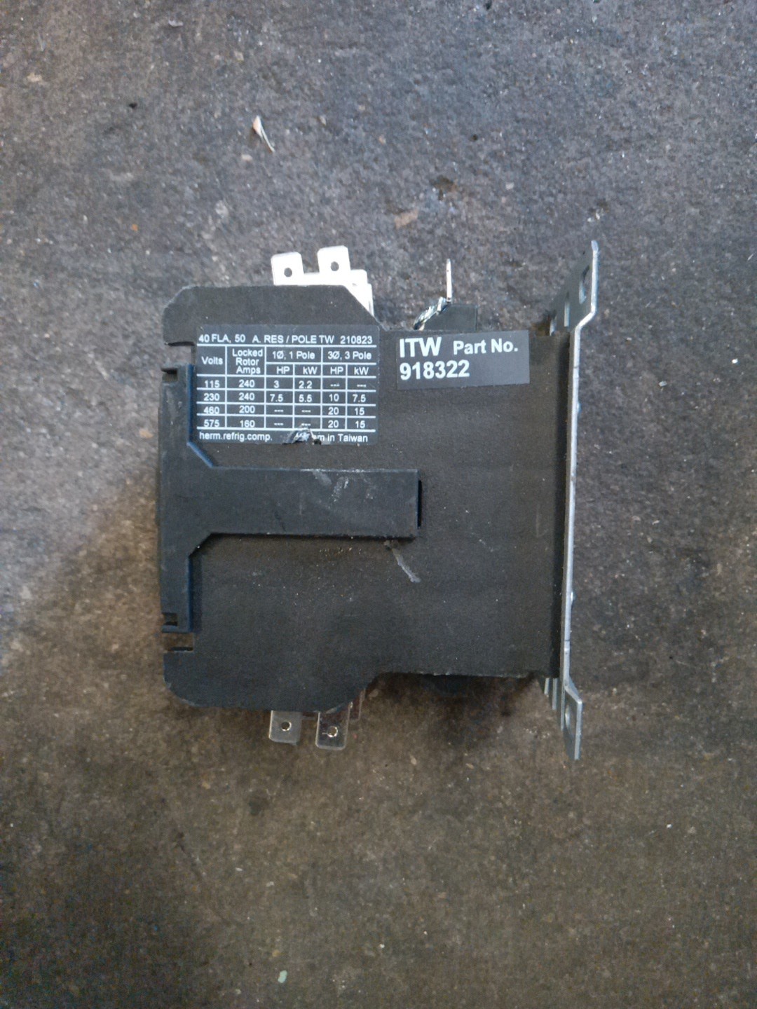 Eaton C25DNY164A Definite Purpose Contactor 3 Poles 110/120V AC 50/60HZ