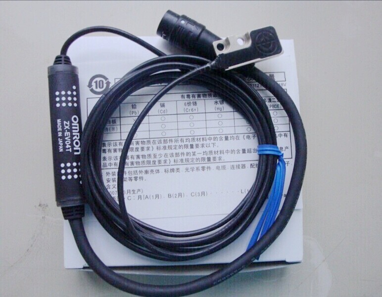 New Omron ZX-EV04T Photoelectric Switch Fiber Sensor In Box 1PCS #DC