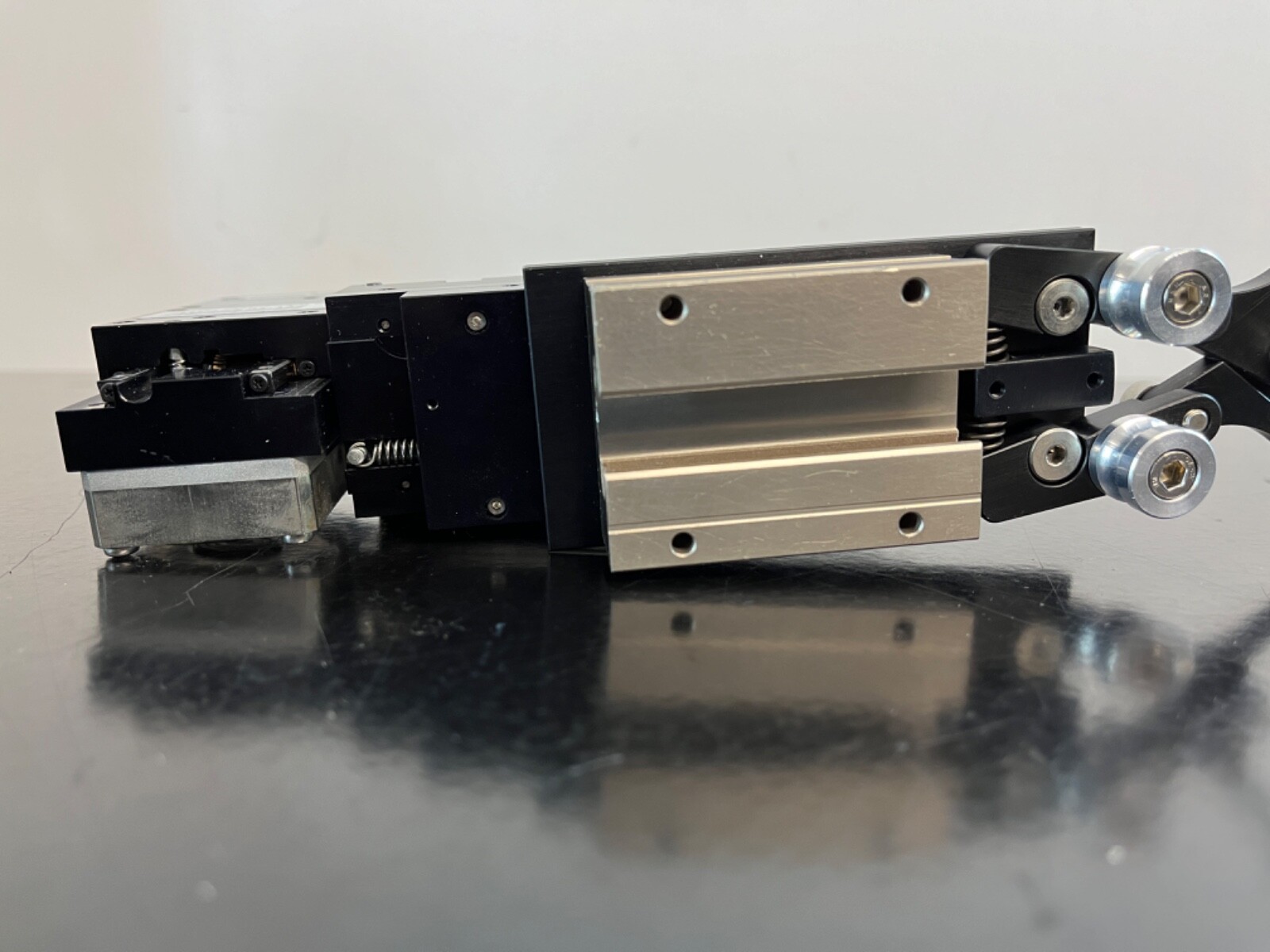 Sutter Instruments Co. MP265/M-134 “narrow format” motorized micro manipulator