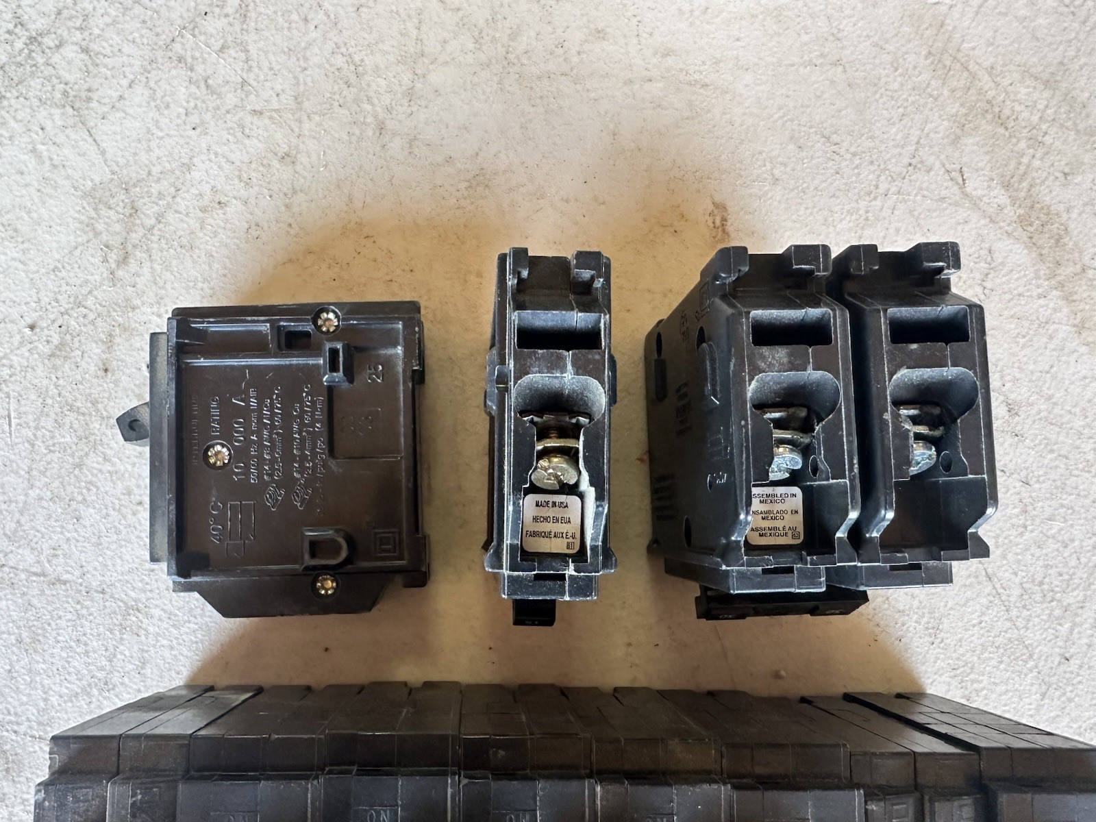 LOT OF 11* Square D HOMT1515 & 2020 15 & 20 Amp 1-Pole Tandem Circuit Breaker