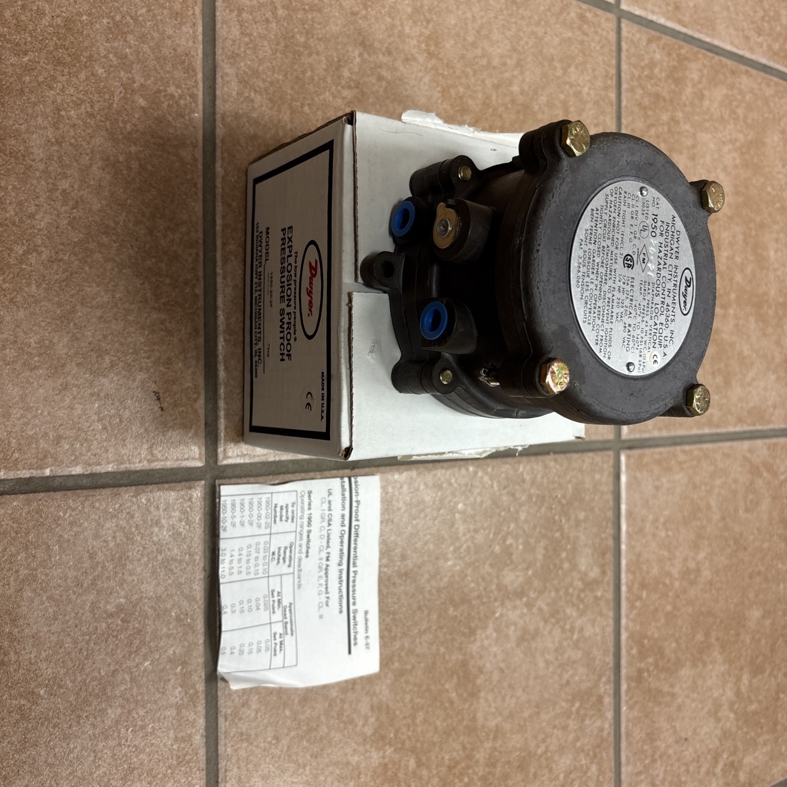 Dwyer 1950-20-2F Explosion-Proof Pressure Switch New Open Box Made In The USA