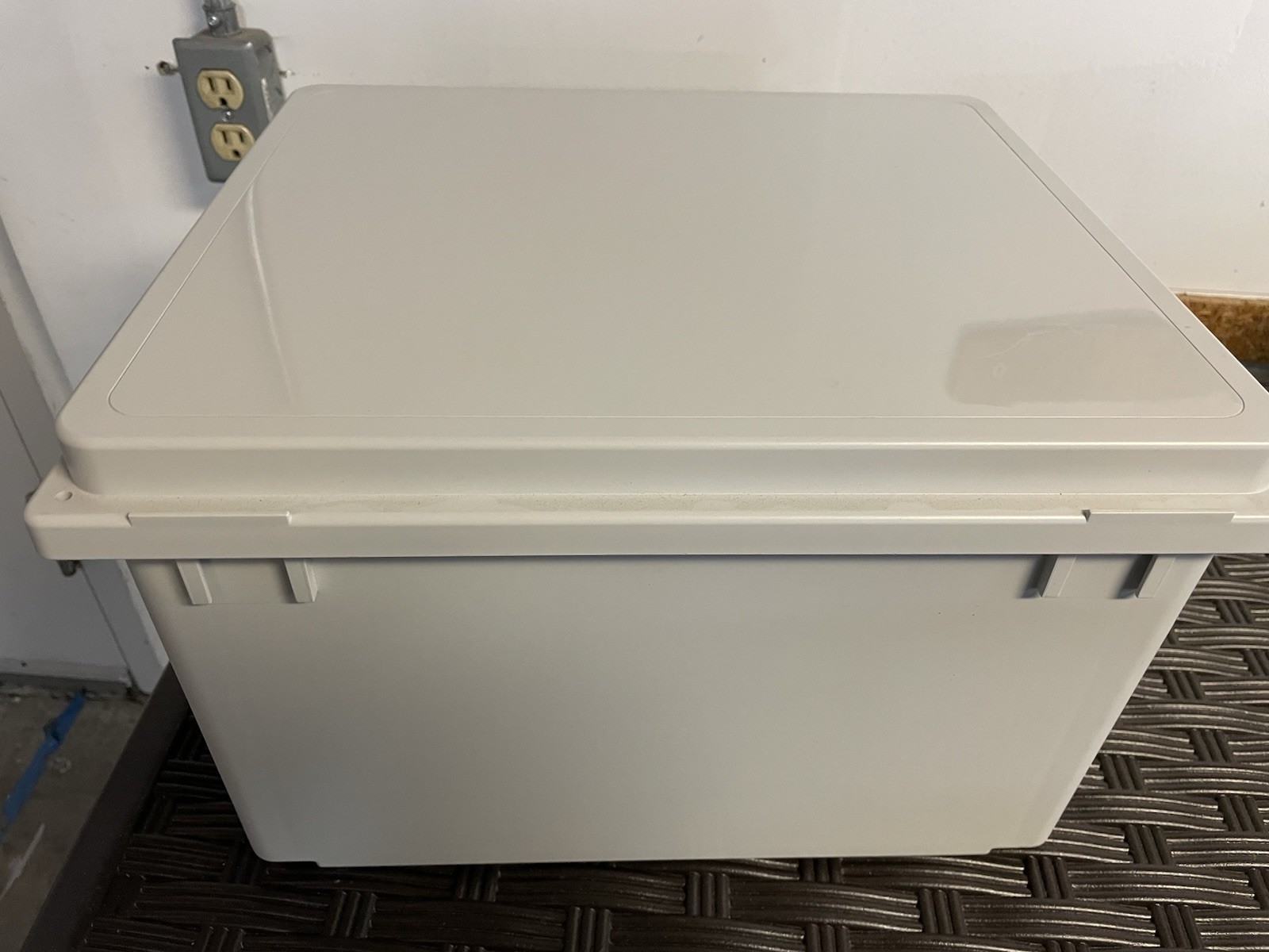 New in Box HOFFMAN POLYESTER ELECTRICAL ENCLOSURE A16148PHC-16X14X8-w/wall Feet!