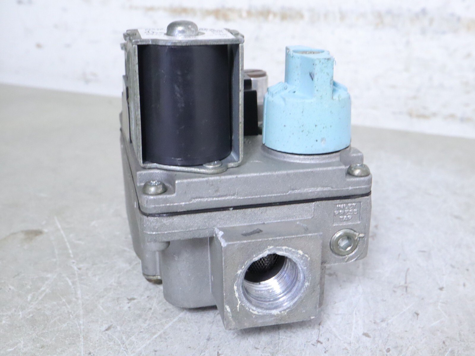 White Rodgers 36E98 202 HVAC Furnace Gas Valve Carrier EF32CW191