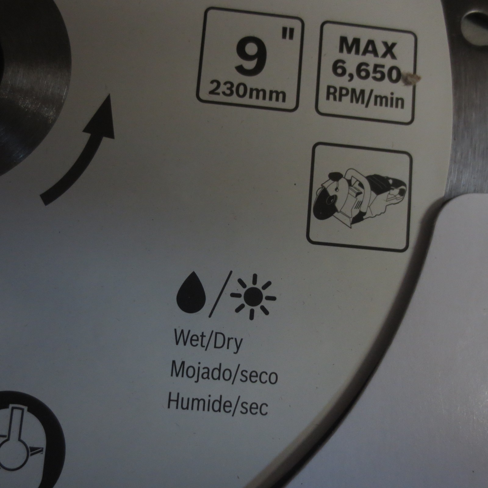 Bosch DB944 9 in. Premium Turbo Segmented Rim Diamond Wheel for Precise Cuts