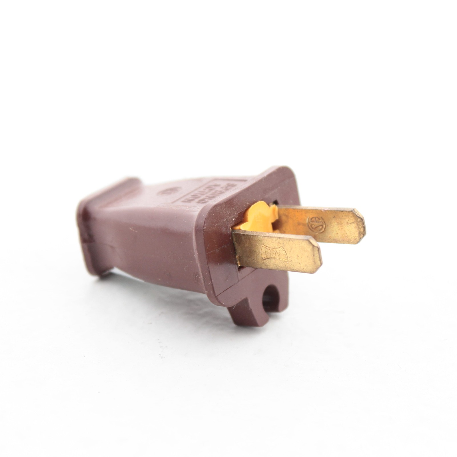 Cooper SA840B Brown Non-Grounding 15A Plug w/ Cord Clip Non-Polarized 1-15P Bulk