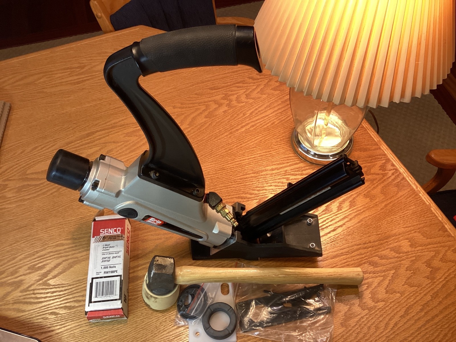 Grip Rite GR200LCN Hardwood Flooring Cleat Nailer ( Lite Useage) & 900 nails