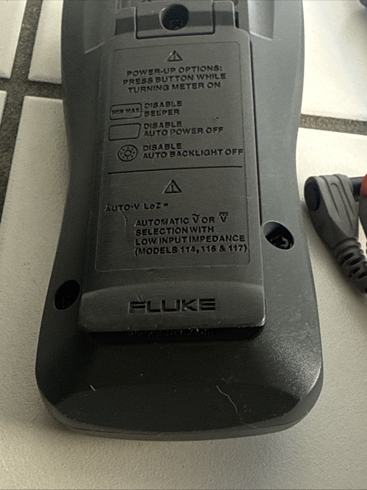 Fluke 115 True RMS Multimeter Leads 600V Cat III Ohms Range MV HZ Good