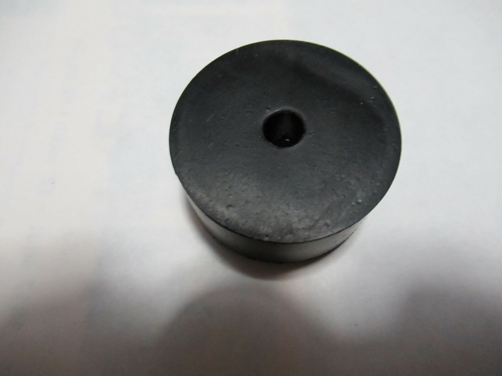 4 Very Large 1 1/2″ Diam Rubber Bumpers with Embedded Washer Rubber Feet CT103