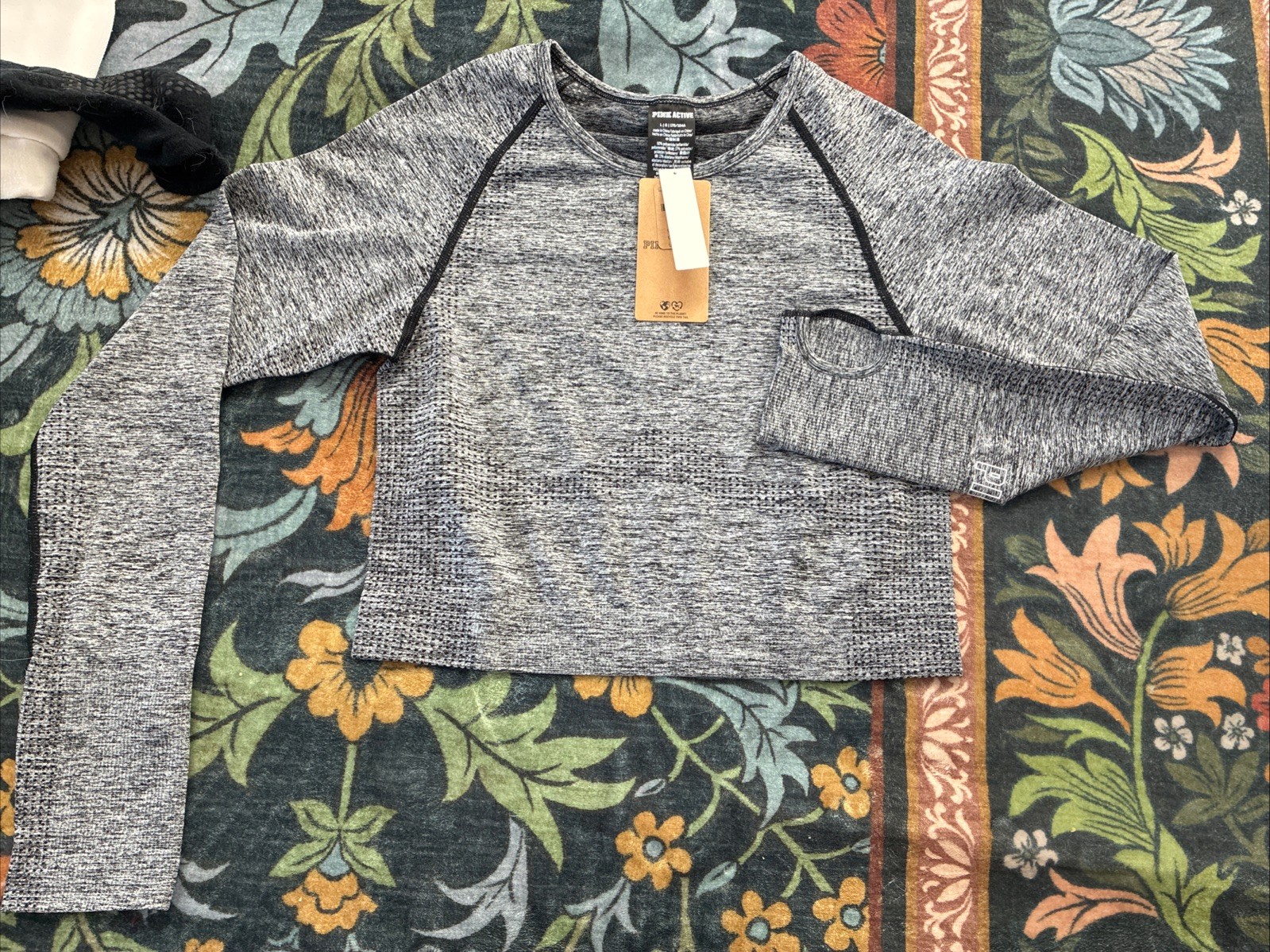 Victoria’s Secret Seamless Workout Cropped Top Long Sleeve Size Large