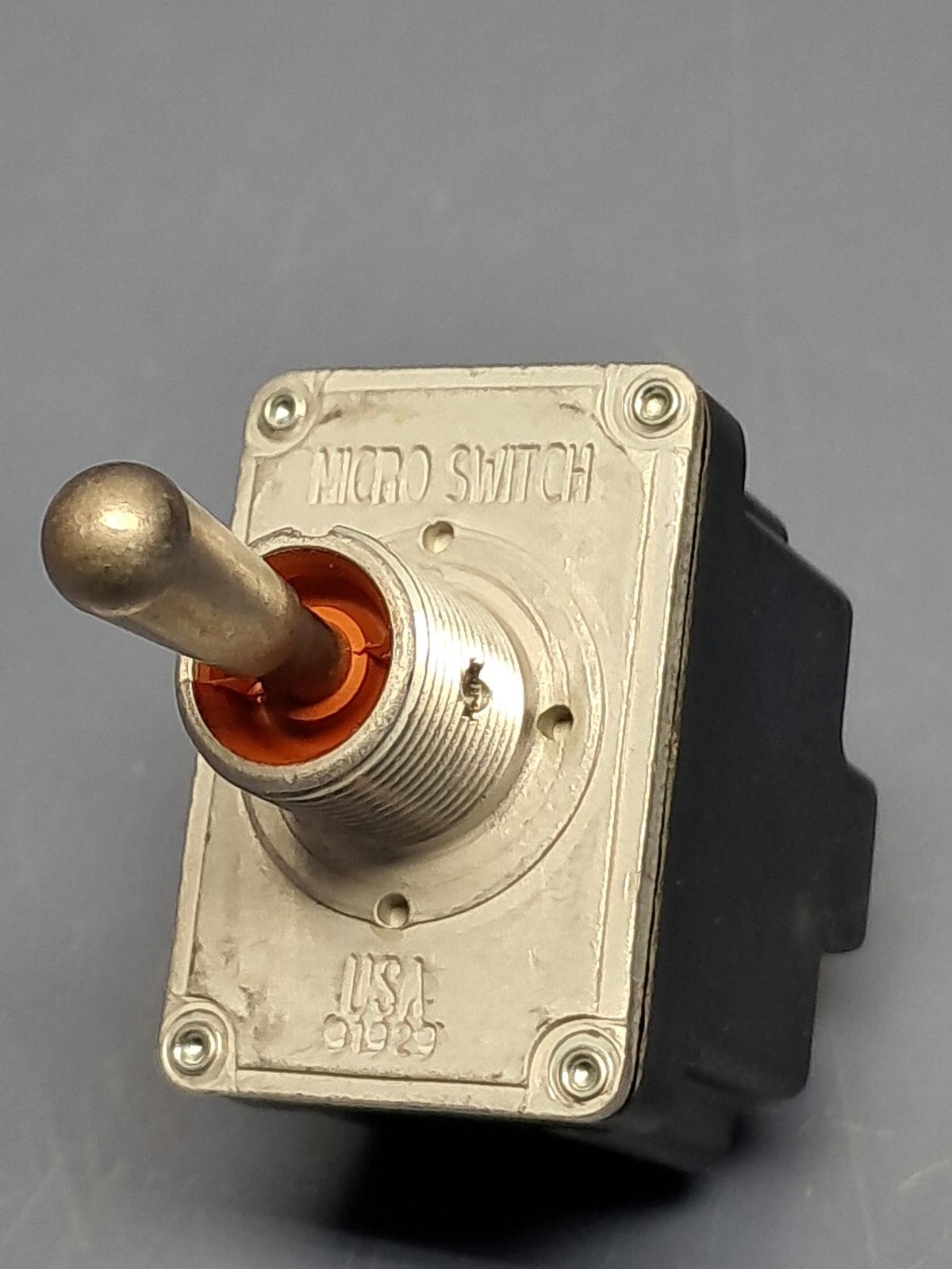 Honeywell – 2TL1-7 – MICRO SWITCH Toggle Switches: TL Series Double Pole – NEW