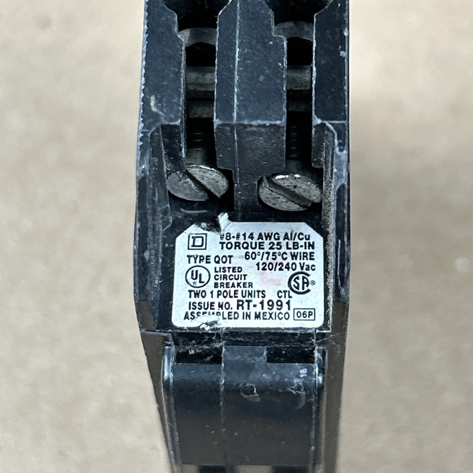 Square D QOT2020 20 Amp 1 Pole 120V Circuit Breaker With Hook