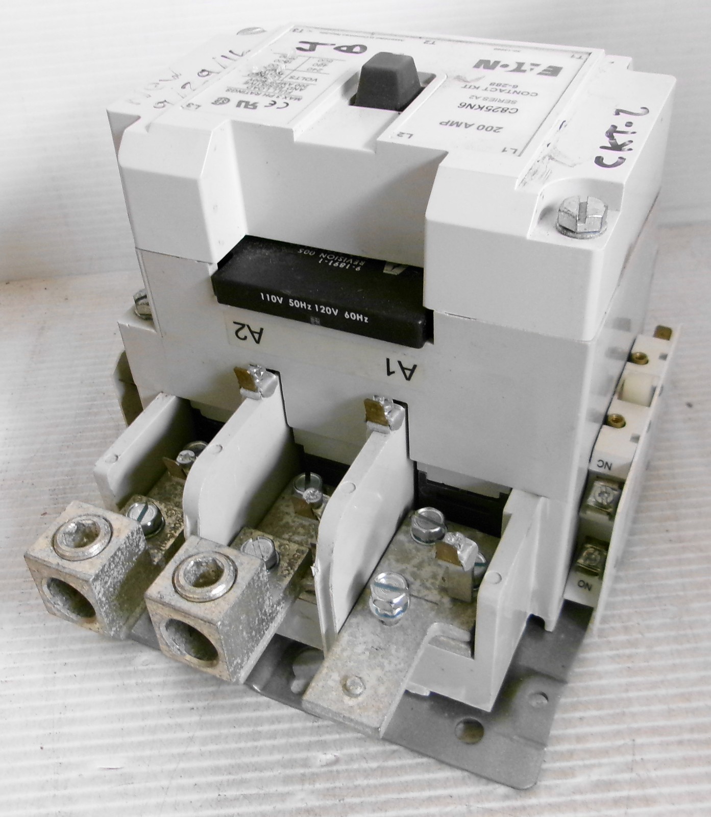 Cutler-Hammer C825KN6 Contactor 200A 600V 3Φ 3P 110/120 50/60Hz Coil
