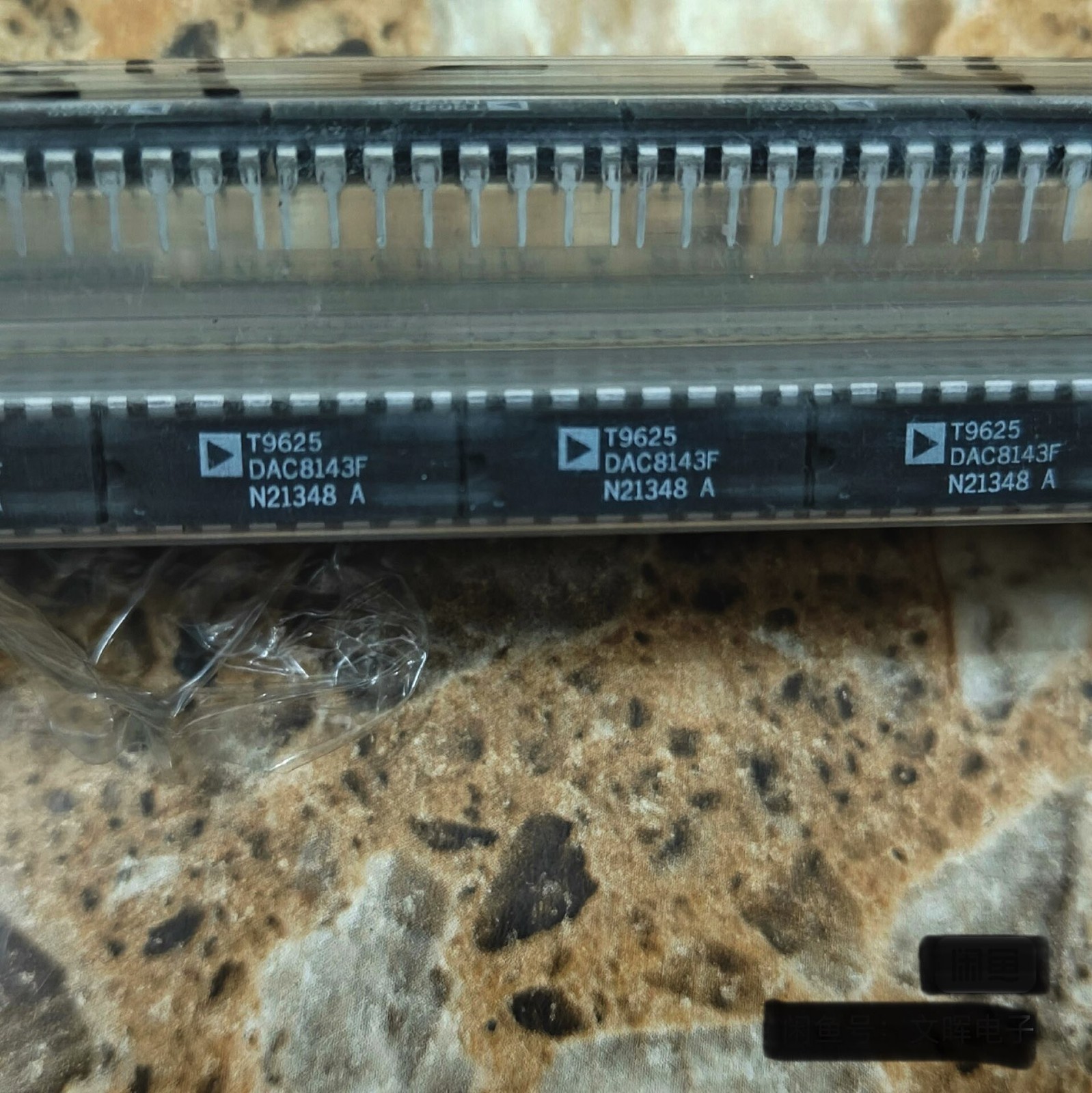NOS DAC8143FP 12-Bit 1-CH D/A Converter PDIP16 x 1pc