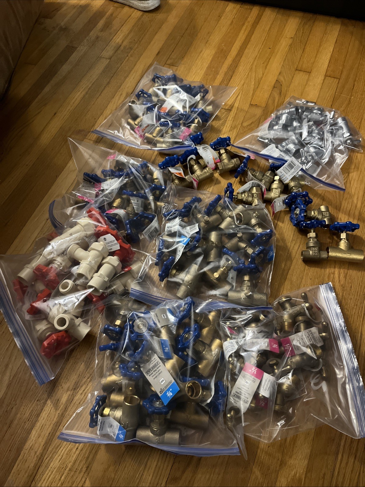 Mixed Lot of 85 Plumbing Valves – New – Please See Pictures