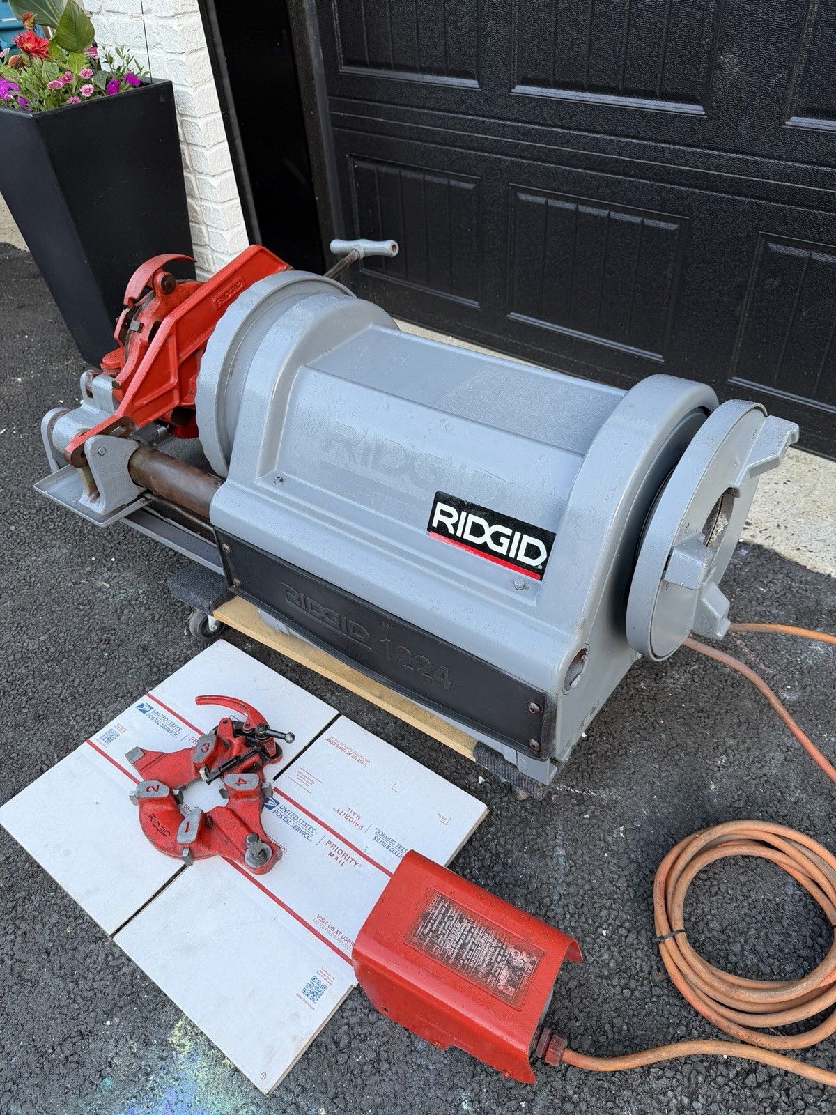 Ridgid 1224 Pipe Threading Machine 1-2 To 4” Pipe Self Oiling Self Opening Great