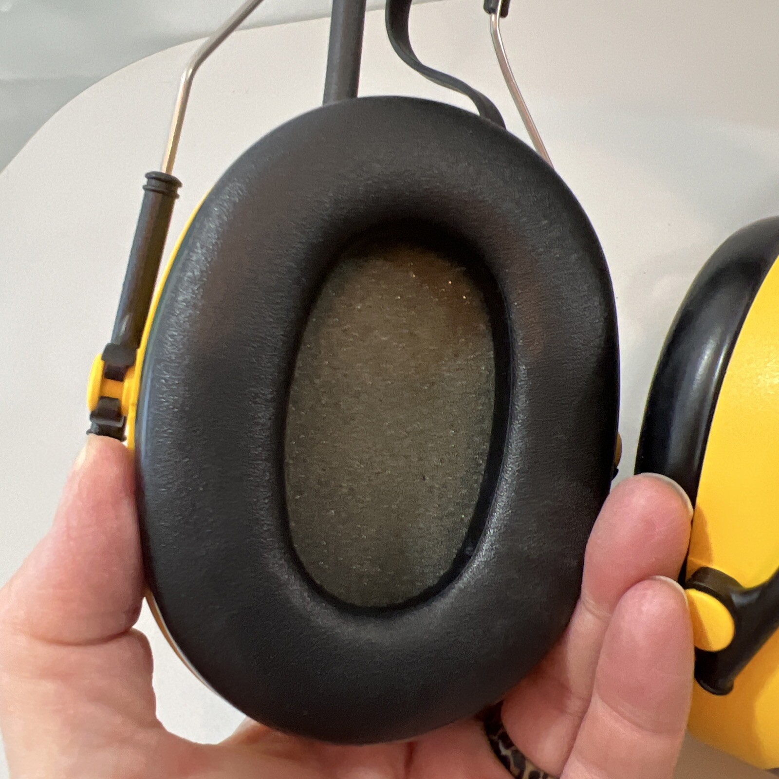 Peltor AO Safety Work Tunes AM/FM Headphones HRX52A Worktunes Mowing Yard work
