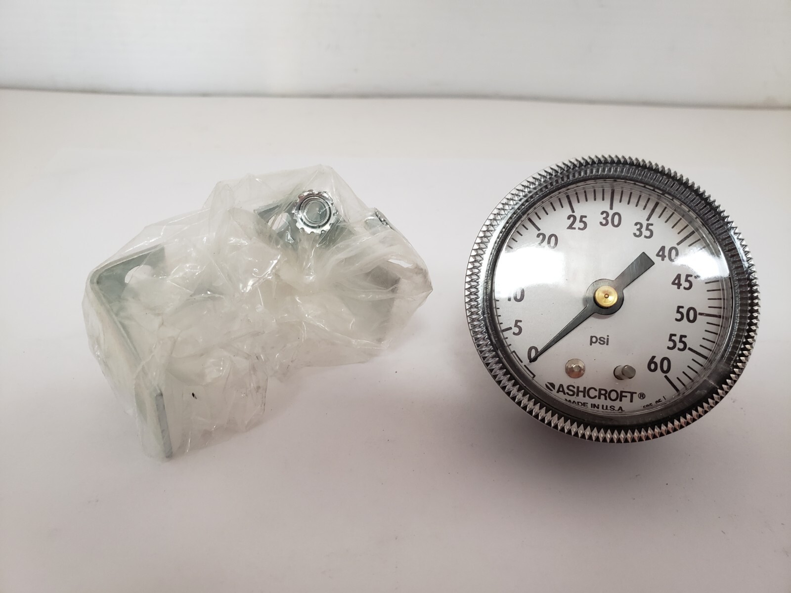ASHCROFT 20W1001TH 02BXUC PRESSURE GAUGE, 2″ STEEL 1/4″ NPT BACK BRASS, 0/60 NIB