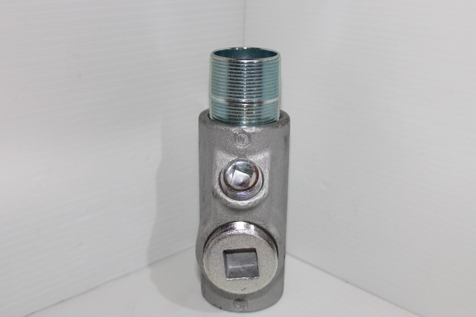 ⭐NEW IN BOX⭐ONE EATON CROUSE-HINDS EYS56 1-1/2″ CONDUIT FITTING SEALOFF