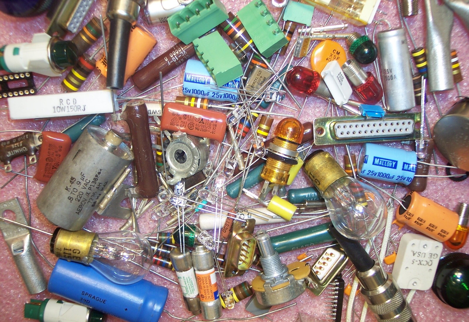 3 lb+ GRAB BAG MIXED LOT ELECTRONIC COMPONENTS CAPACITORS RESISTORS RELAYS LEDS