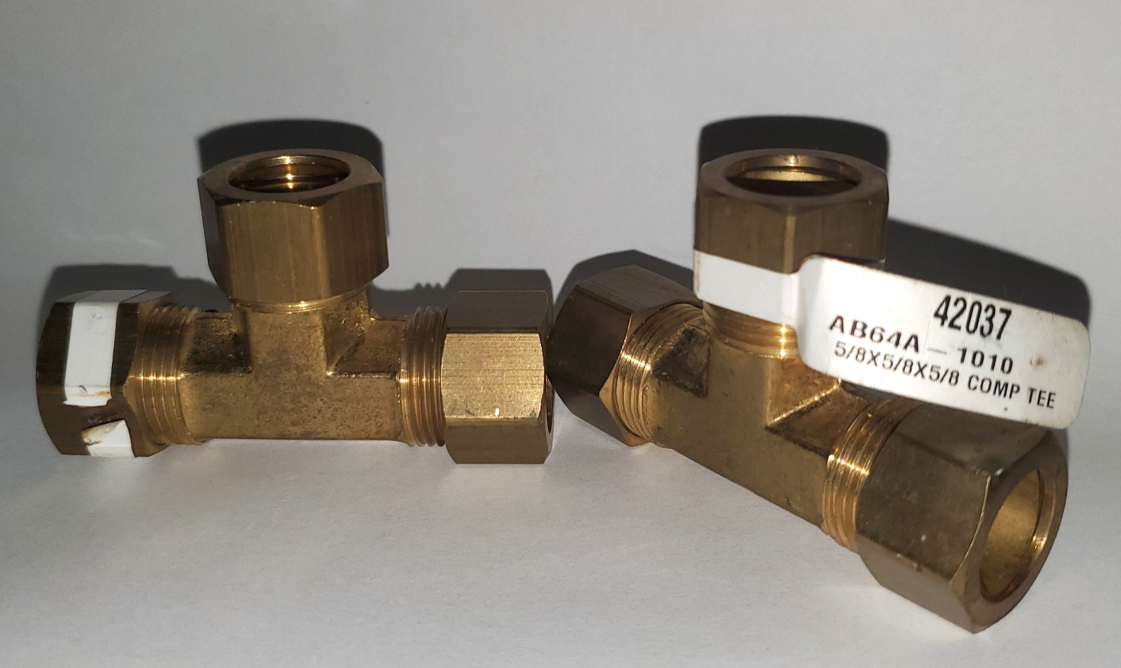 Lot of TWO 5/8” x 5/8″ x 5/8″ Brass Tee Compression Fittings