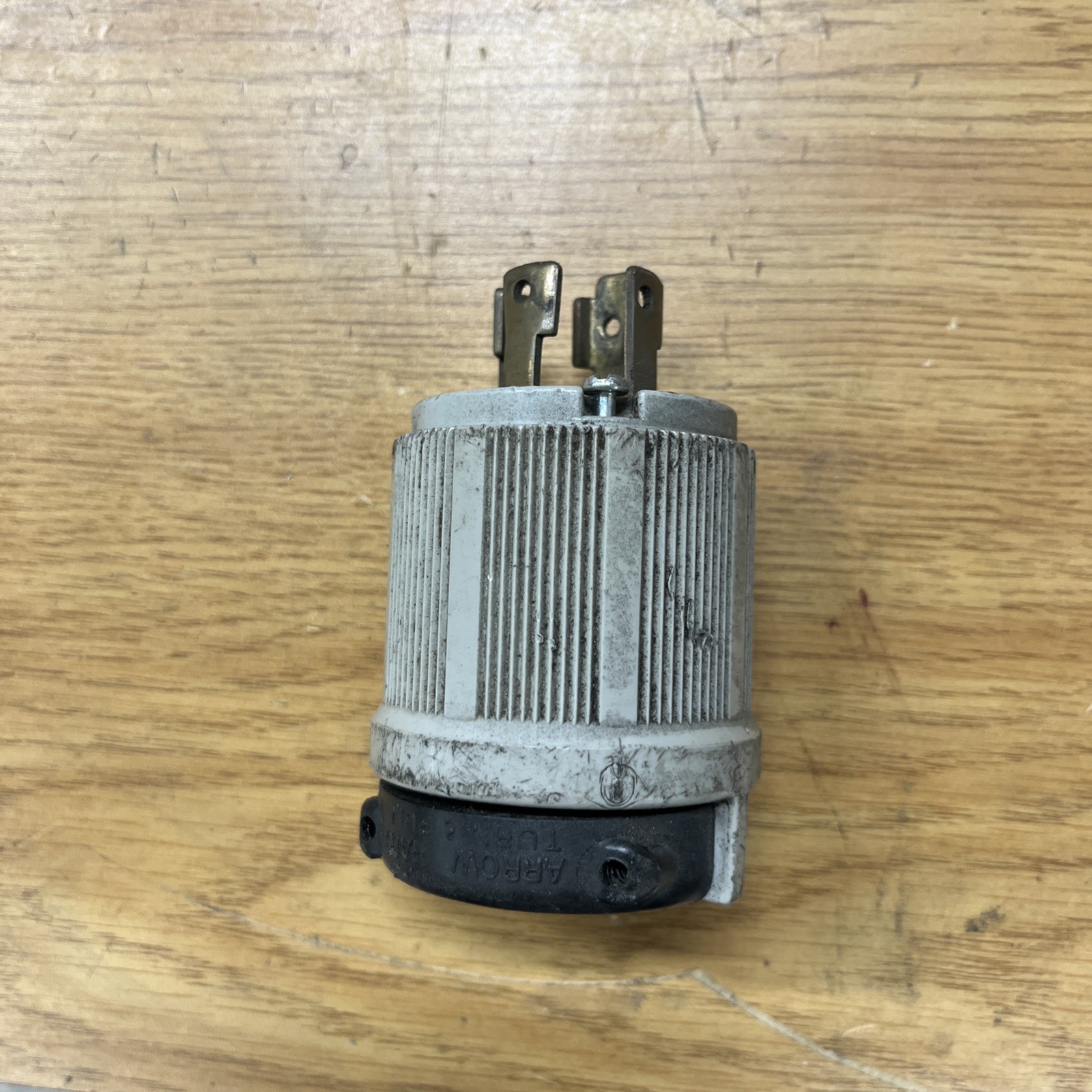 Used Arrow Hart Twist Lock Plug 3P 4Wire 30A 480V 2731