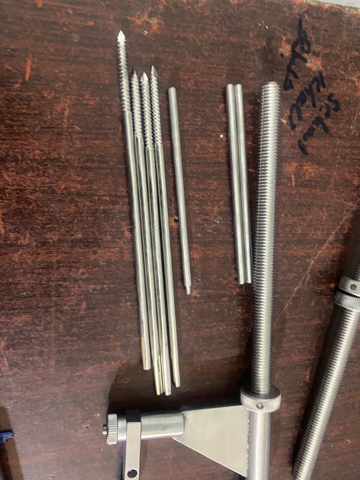 Femoral Distractor Surgical instruments stainless steel one complete set