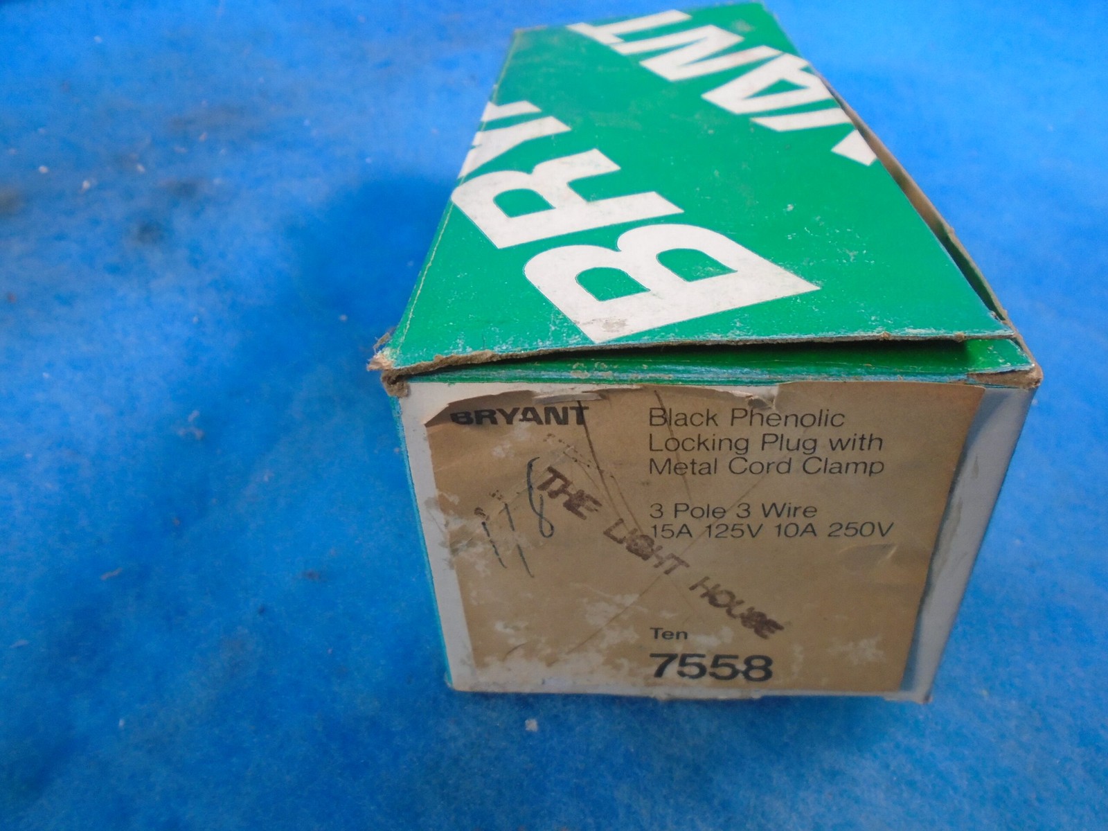 BRYANT LOT OF 10 NOS LOCKING PLUG (BLACK) PHENOLIC METAL CORD CLAMP 7558 15A 125