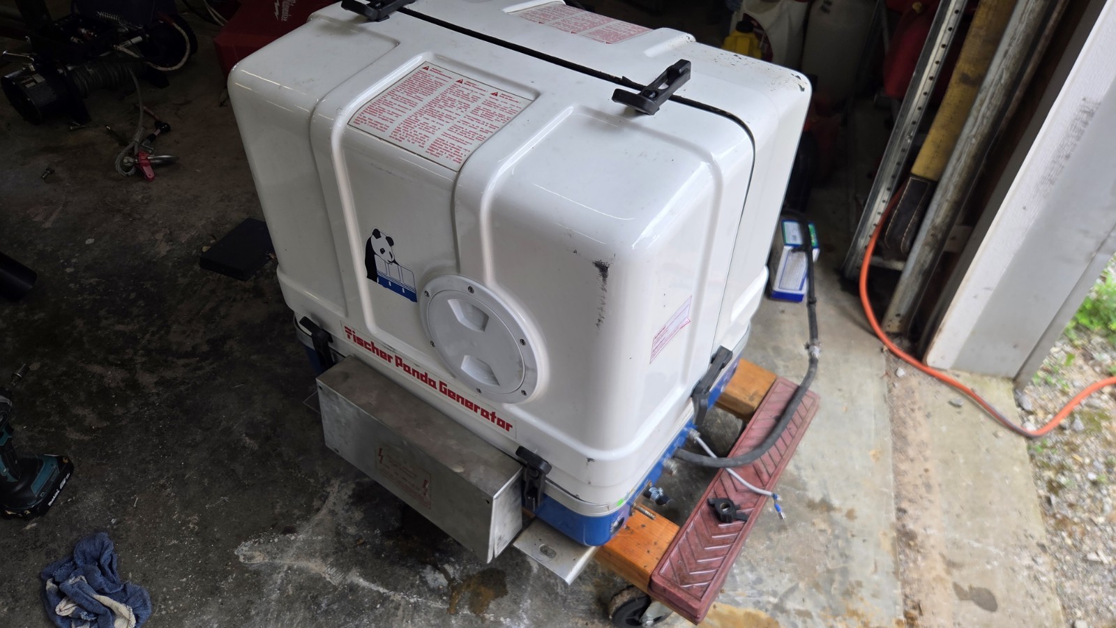 Fischer Panda Panda 8 mini DIGITAL Diesel Generator 7.0kW 120/240V 60Hz