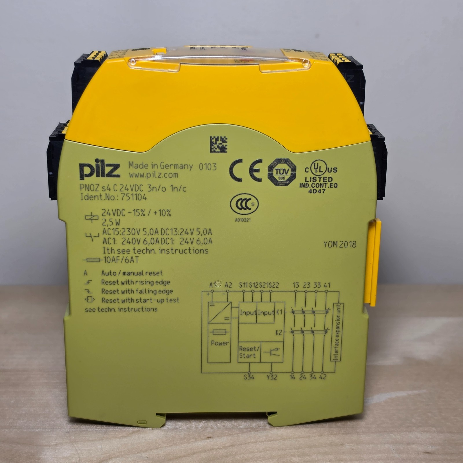 Pilz 751104 PNOZ s4 C 24VDC 3NO 1NC PNOZsigma Safety Relay