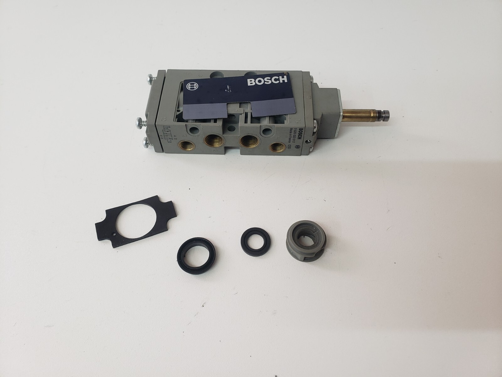 Bosch 0 820 023 012 Solenoid Valve 0820023012