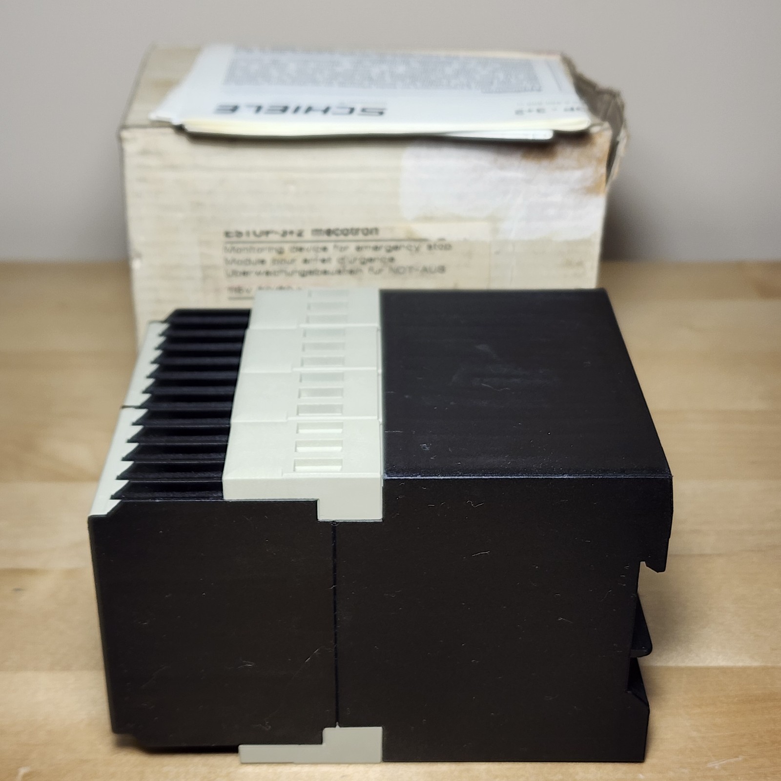 Entrelec Schiele ESTOP-3+2 2.450.802.10 Safety Relay Monitor 115VAC