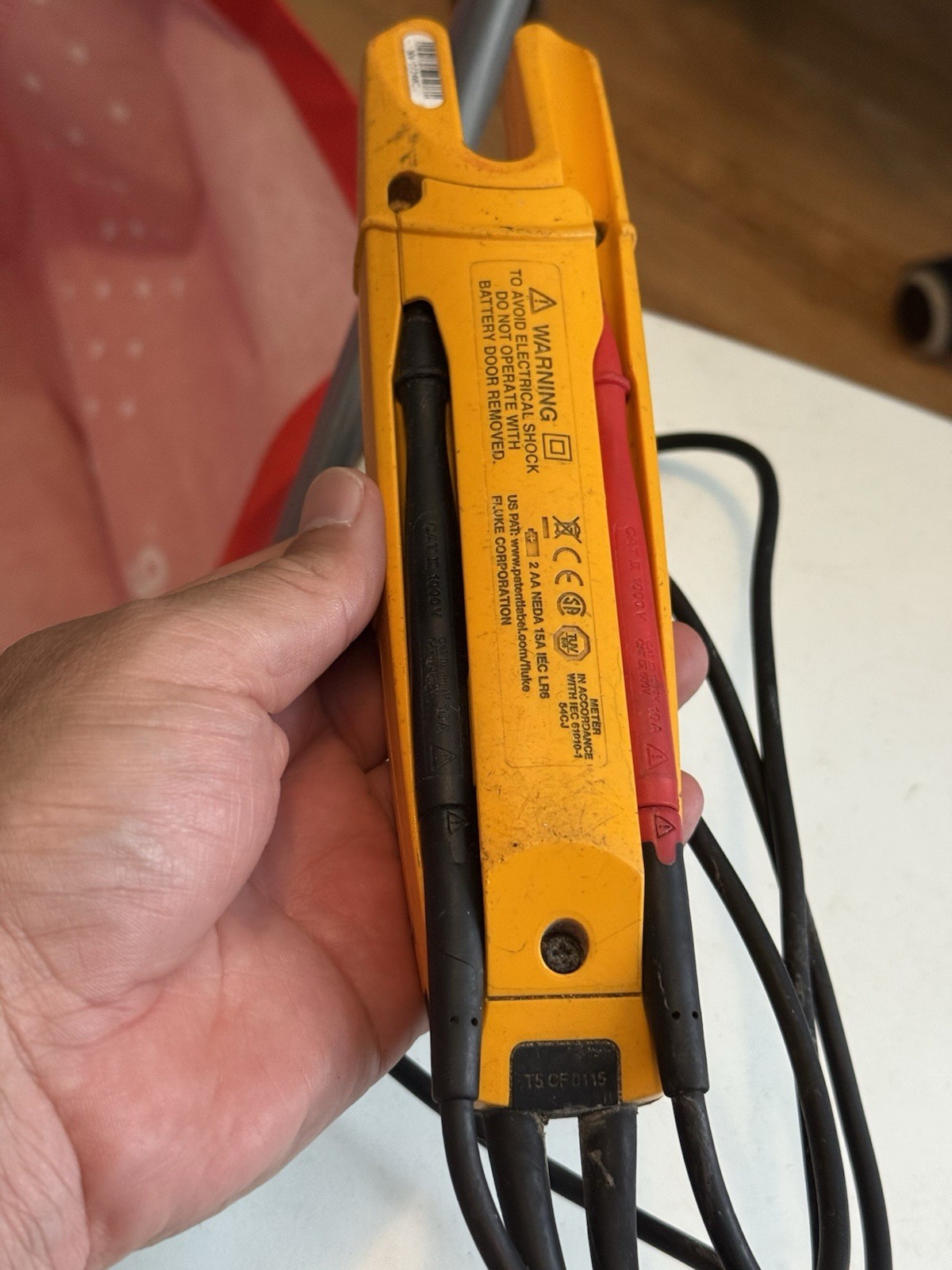 FLUKE T5-600 ELECTRICAL TESTER – VOLTS/OHMS/AMPS
