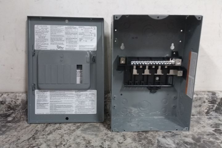 Square D QO612L100DS 120/240VAC 100 Amps 6 Space Load Center