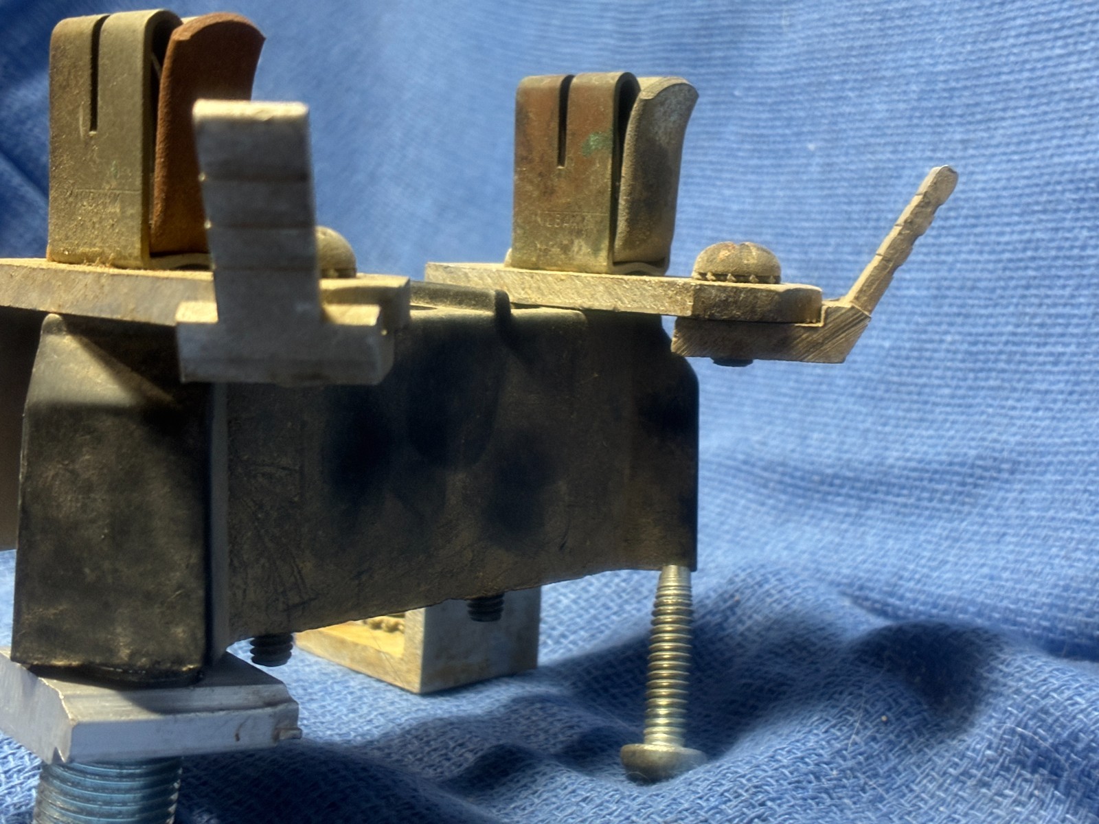 1970s VINTAGE 4 GANG APARTMENT MILBANK METER SOCKET REPAIR PART GUTS TOP SIDE