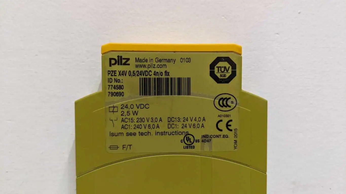 Pilz 774580 Safety Relay 24VDC 2.5W PZE X4V 0,5/24VDC 4n/o fix