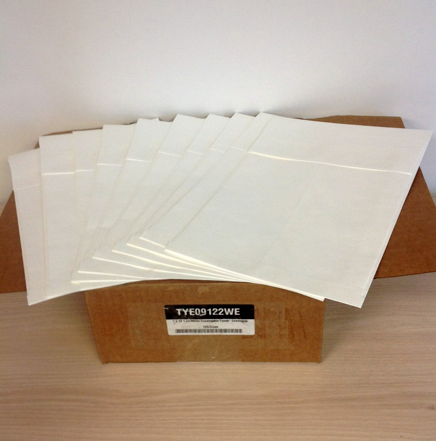 Box of 100 Tyvek 9″ x 12″ x 2″ WHITE Expansion Envelopes Mailers TYE09122WE New