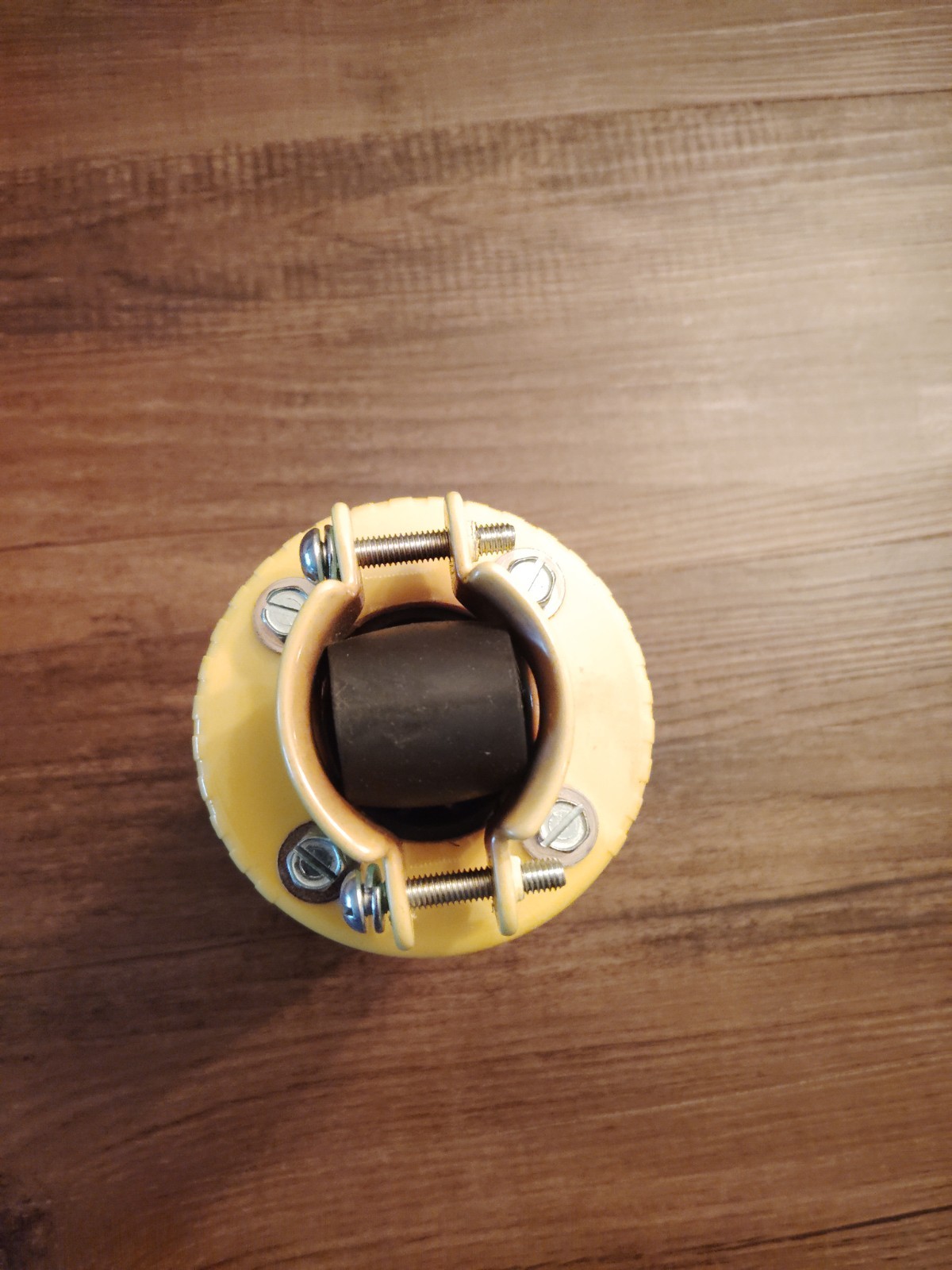 Bryant Hubbellock 26418 Locking Connector Plug 60A 600VAC 3P 4W Ground Yellow