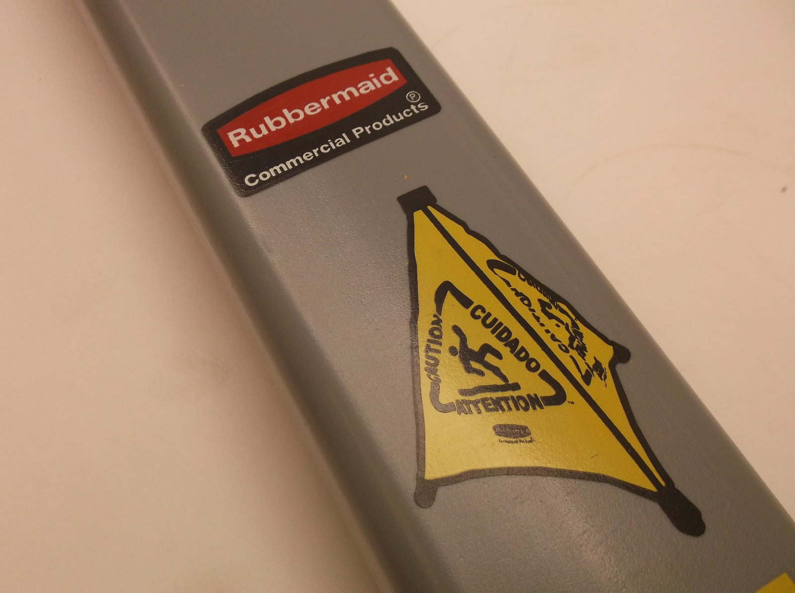 New RUBBERMAID FG9S0100YEL Soft Safety Sign Caution Eng/Sp/Fr (B27)