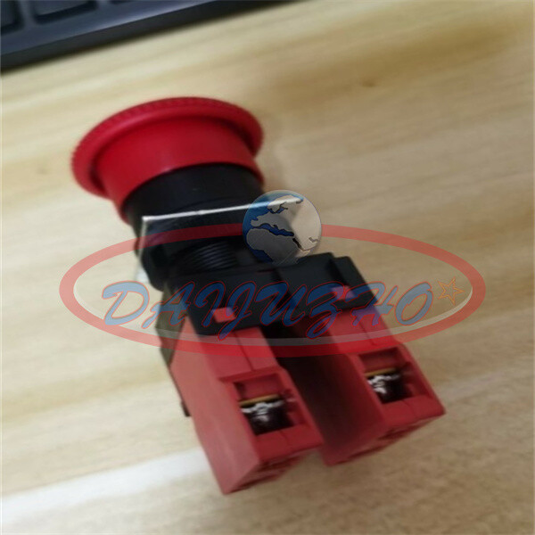 ONE Omron A22E-M-02 A22EM02 Pushbutton Switch Red BUTTON NEW