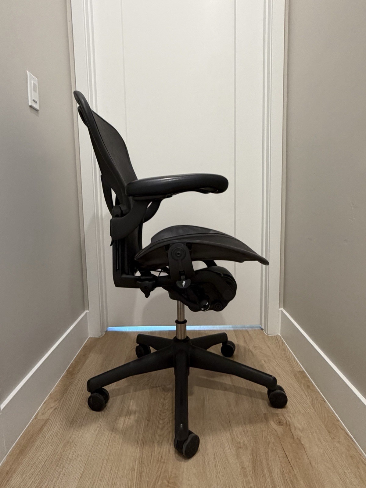 Herman Miller Aeron Classic Desk Chair | Size C | Black | 9.5/10