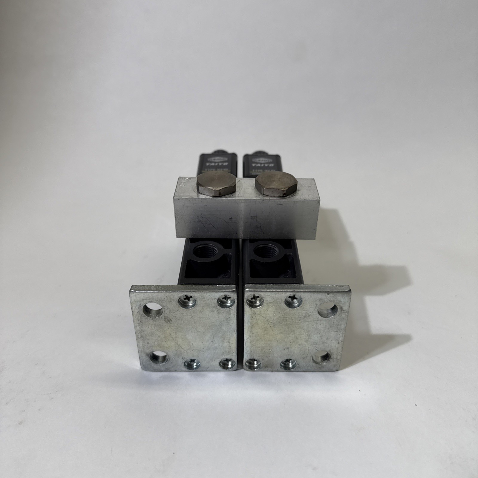 Lot of 2 – Taiyo Herion 5ER-8E 5 Port Solenoid Valve AC100V Manifold Assembly