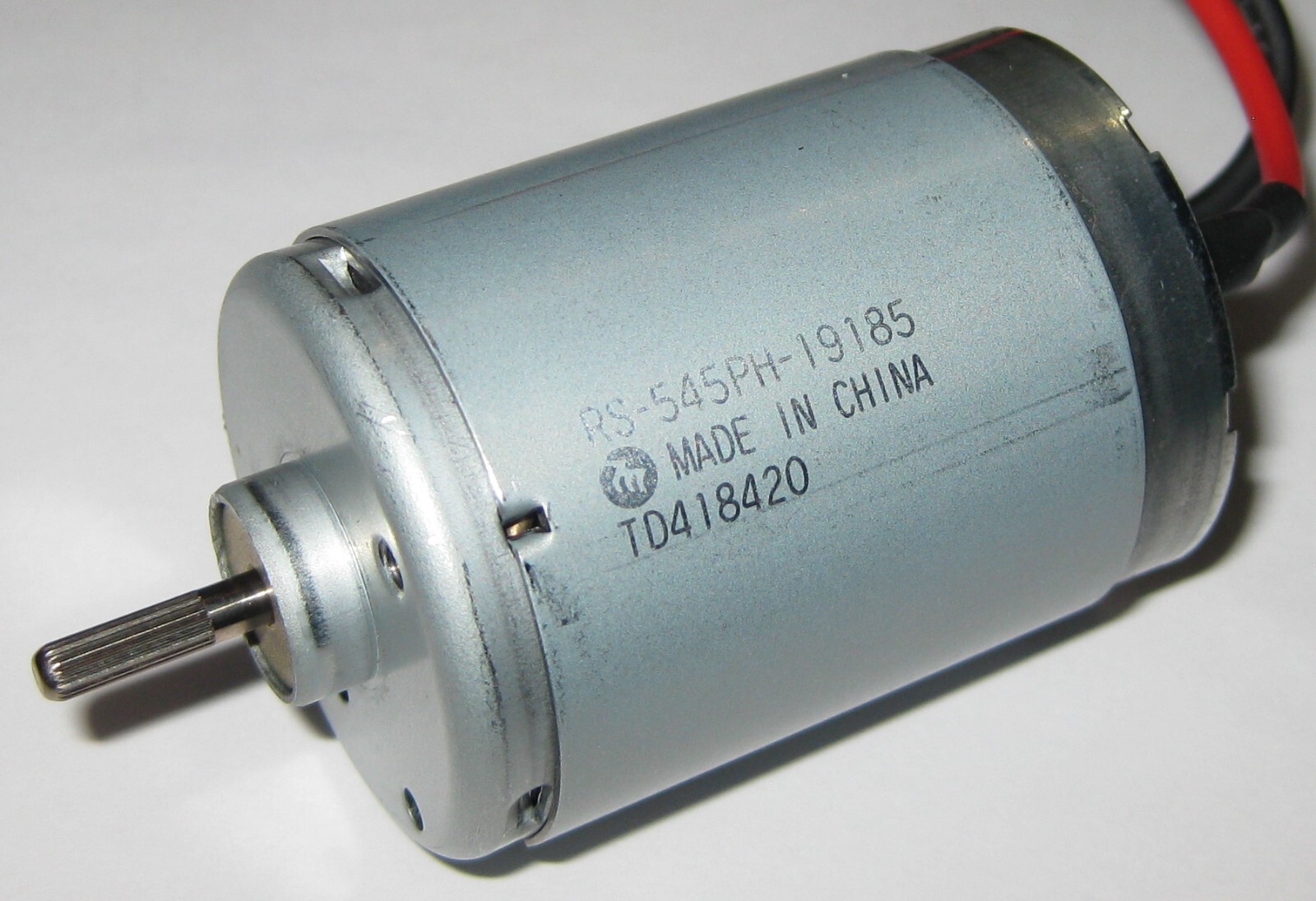 12 V – 1750 RPM – Slow Speed Electric DC Motor w/ Cable + Connector – High TQ