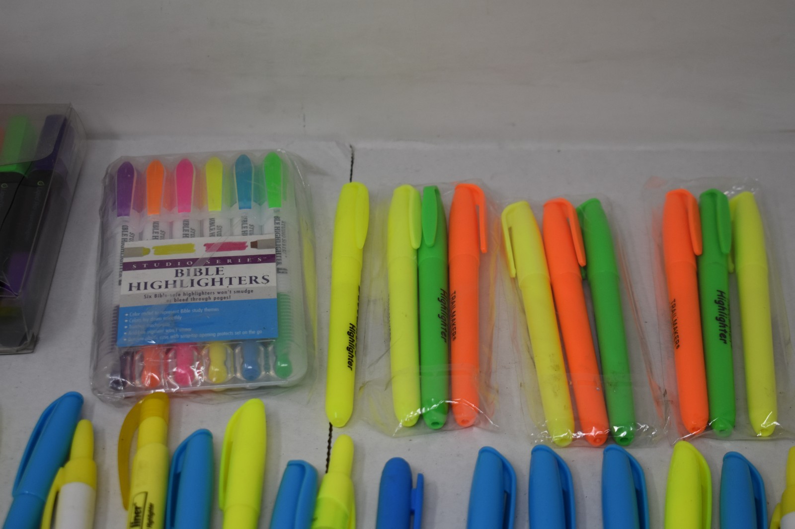 Wholesale Bulk Lot of 80 Various Brands Mixed Colors Highlighters Hi-Liters