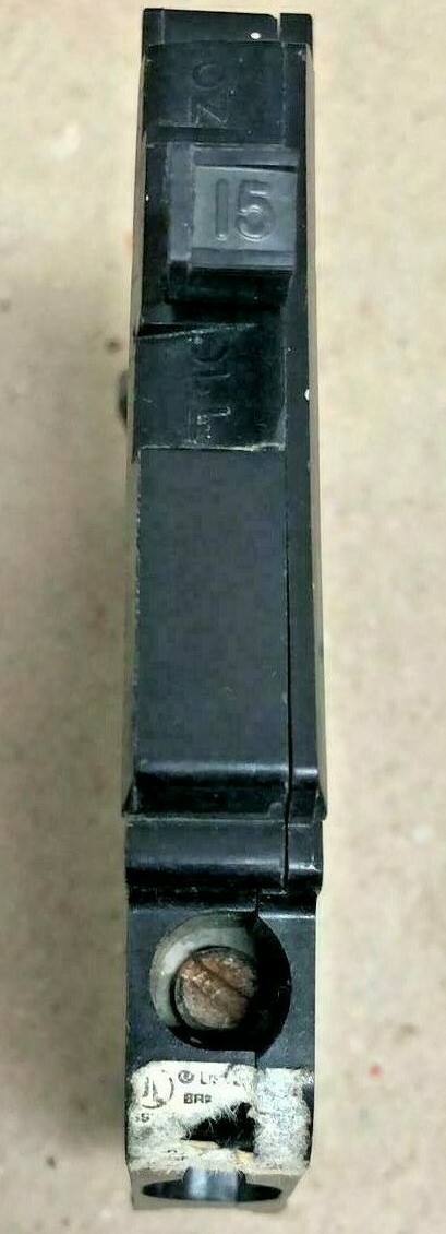 Crouse Hinds 15 Amp 1 Pole Circuit Breaker MM 120/240V left side clip