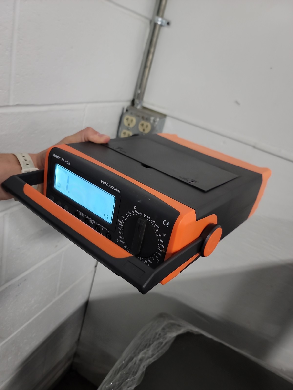 Tenma 2000 Count Benchtop Digital Multi Meter & Leads Charger Temp Probe 72-1055
