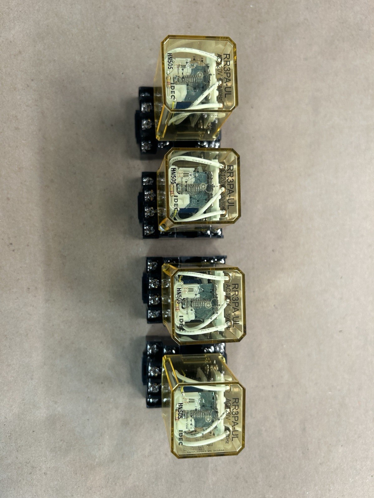 IDEC RR3PA-UL Plug-In RELAY 3PDT 10A 120VAC W/Base