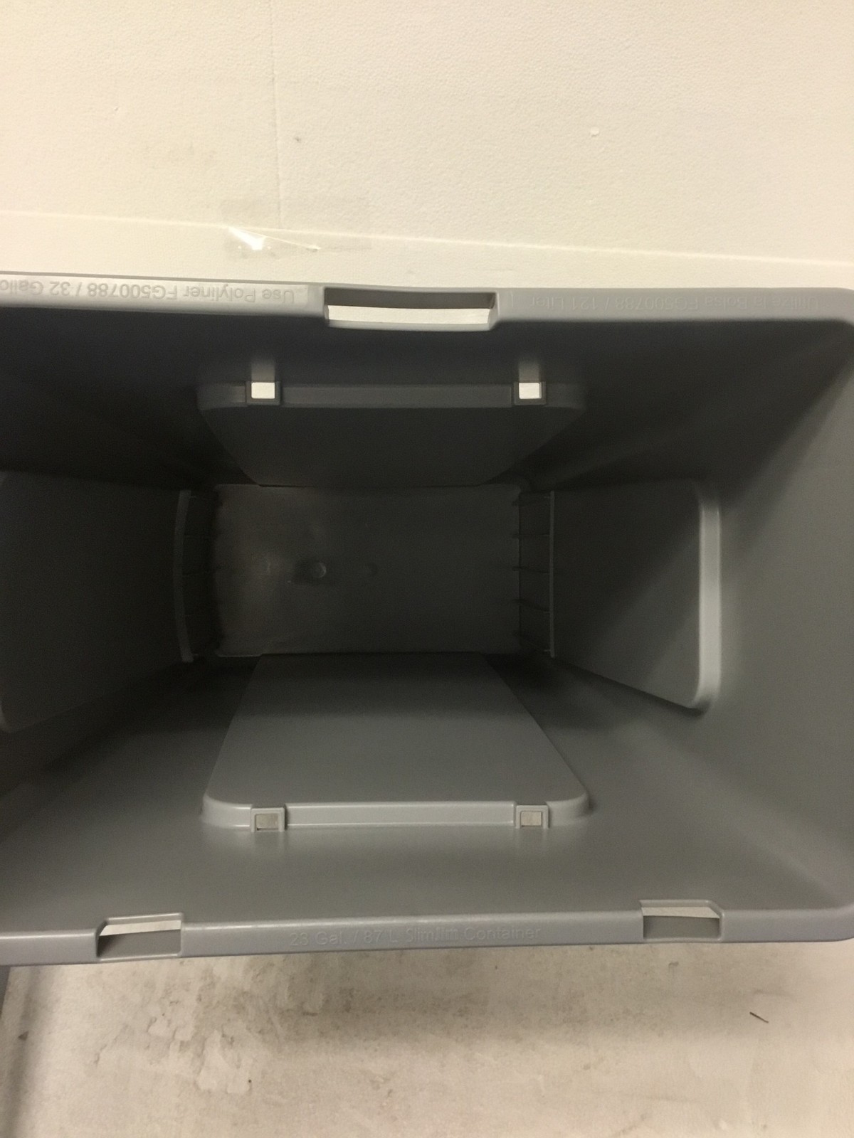 NEW Rubbermaid Slim Jim Recycling Station 23 Gallon NWL00633112, FREE SHIPPING