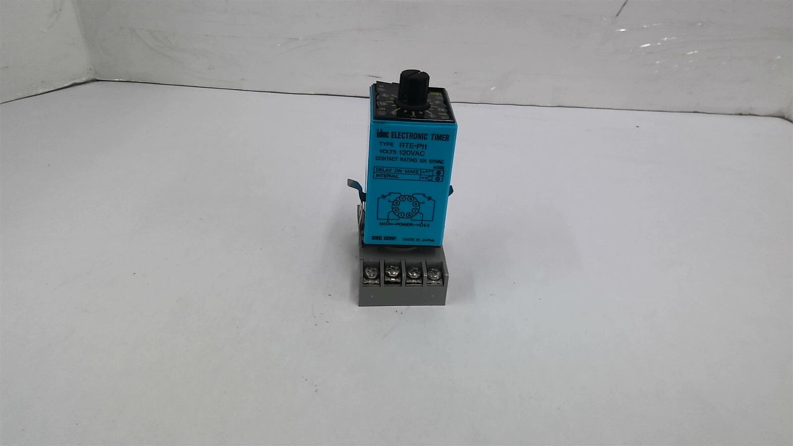 IDEC RTE-P11 Electronic Timer 120 Vac 10 Amp with Socket