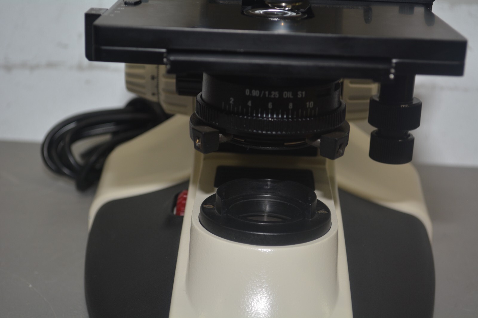^ Leica DME Upright Compound Microscope w/ 4x 10x 40x 100x Objectives #X1104