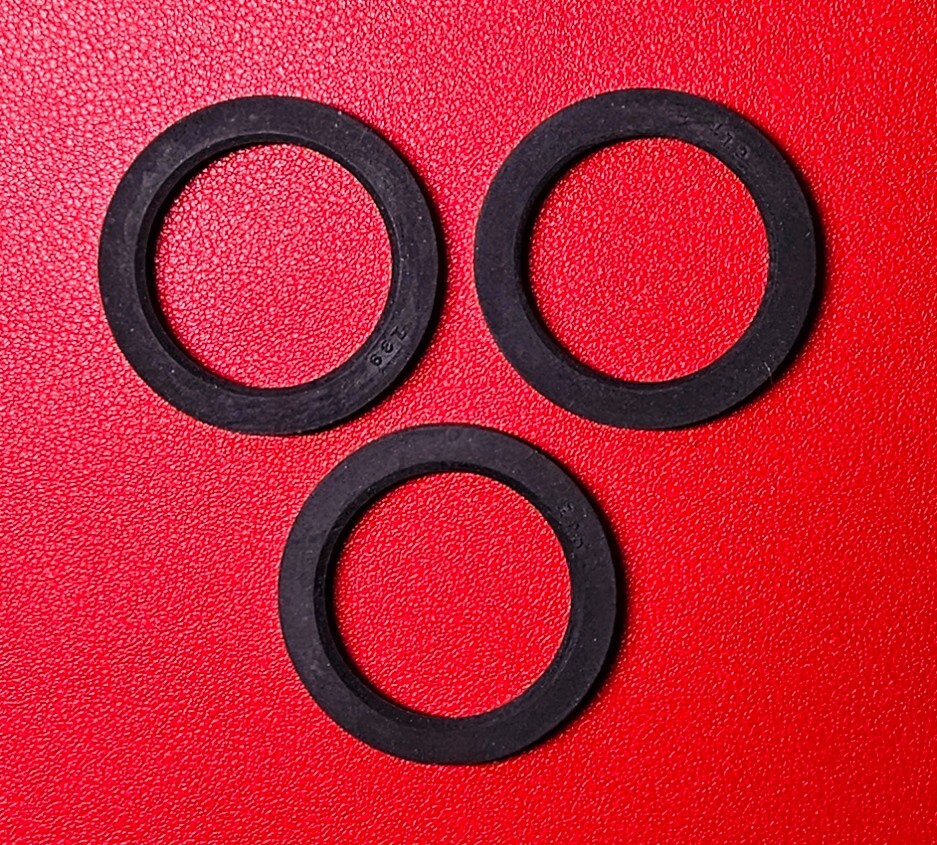 Genuine Ford B6A-3591-A Oil Seals – 1.25″ ID, 1.700″ OD, 0.190″ W – NEW Lot of 3